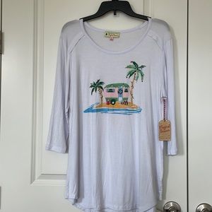 NWT Magical Season Christmas Tee 🌴🎁